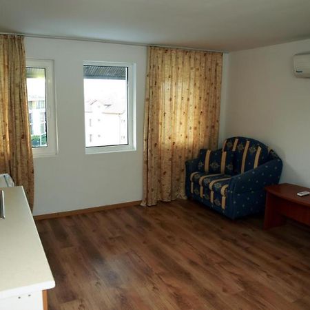 Hotel Chernomorets Bagian luar foto