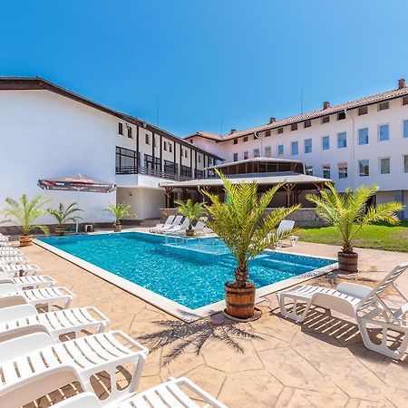 Hotel Chernomorets Bagian luar foto