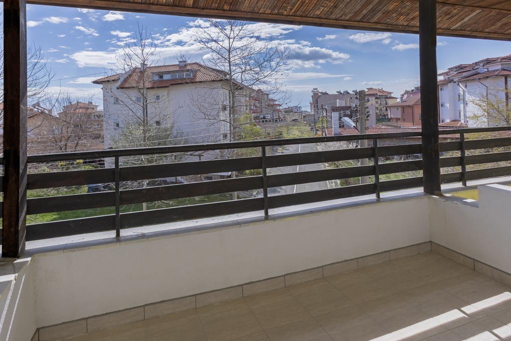 Hotel Chernomorets Bagian luar foto