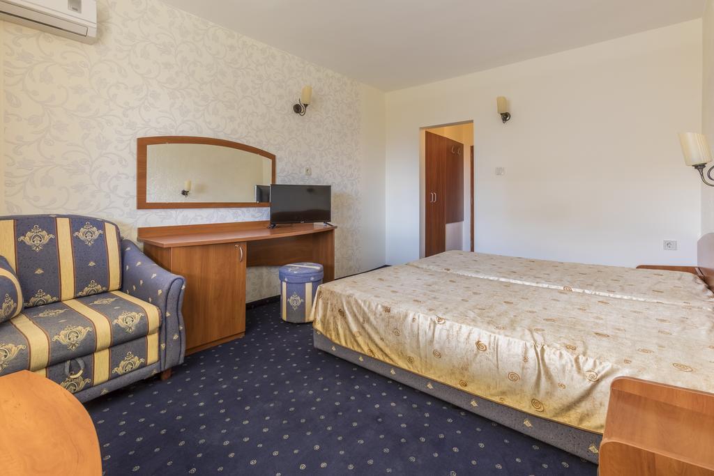 Hotel Chernomorets Bagian luar foto