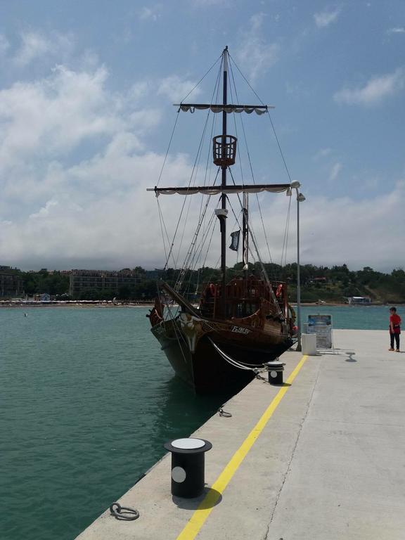Hotel Chernomorets Bagian luar foto