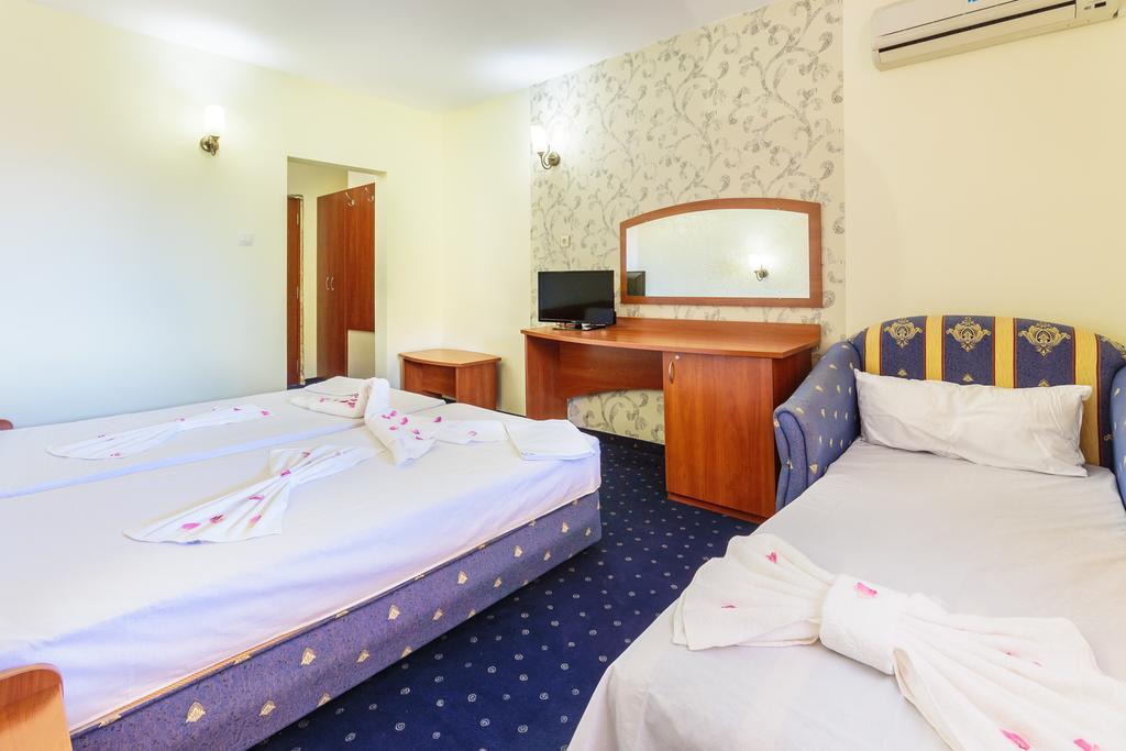 Hotel Chernomorets Bagian luar foto