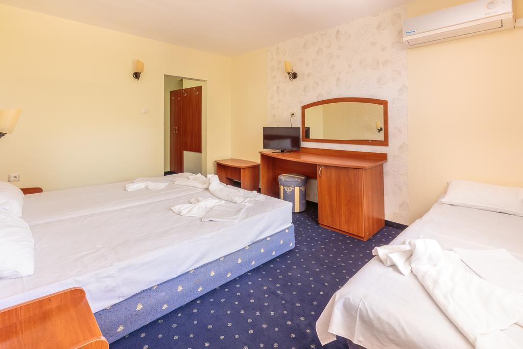 Hotel Chernomorets Bagian luar foto