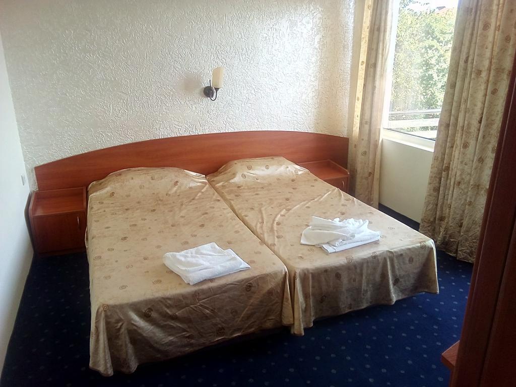 Hotel Chernomorets Bagian luar foto