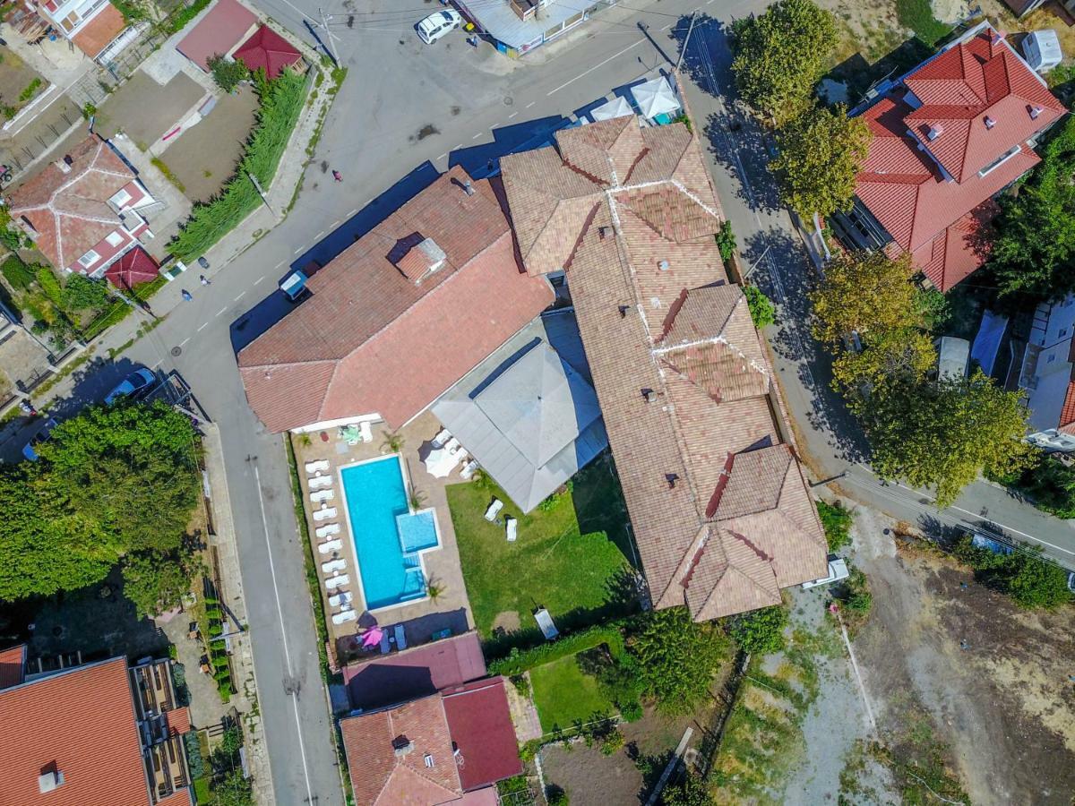 Hotel Chernomorets Bagian luar foto